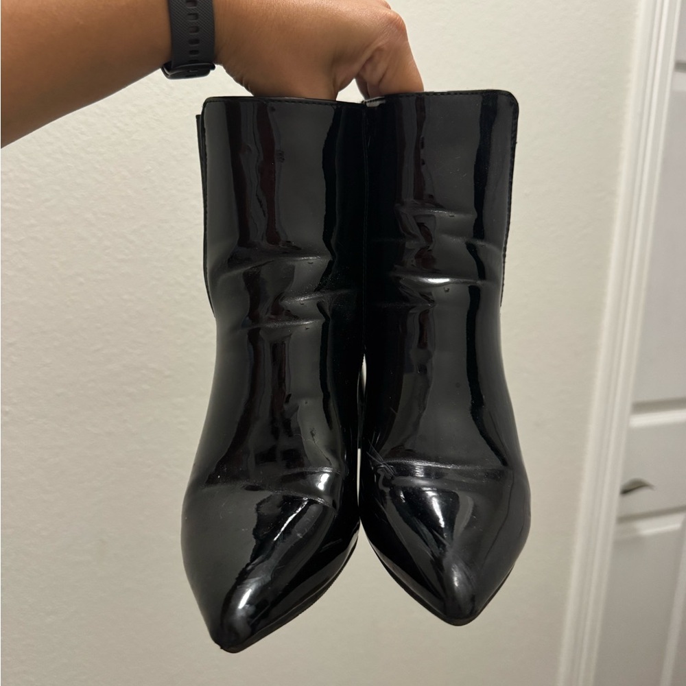 Black pointed boots!